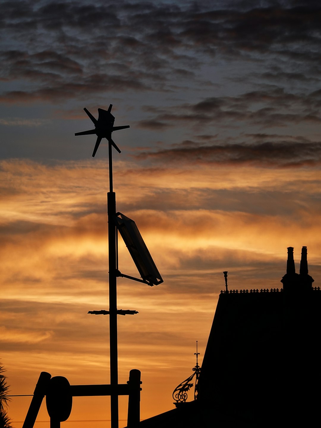 gallery-03 silhouette-of-a-weather-vane-against-a-dramatic-sunset-sky-gxdahgxaw2w